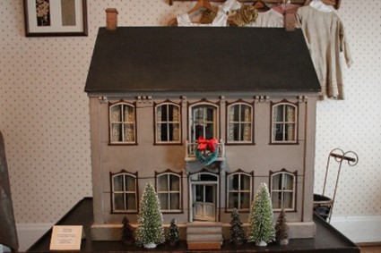 Doll's Houses in America: Historic Preservation in Miniature